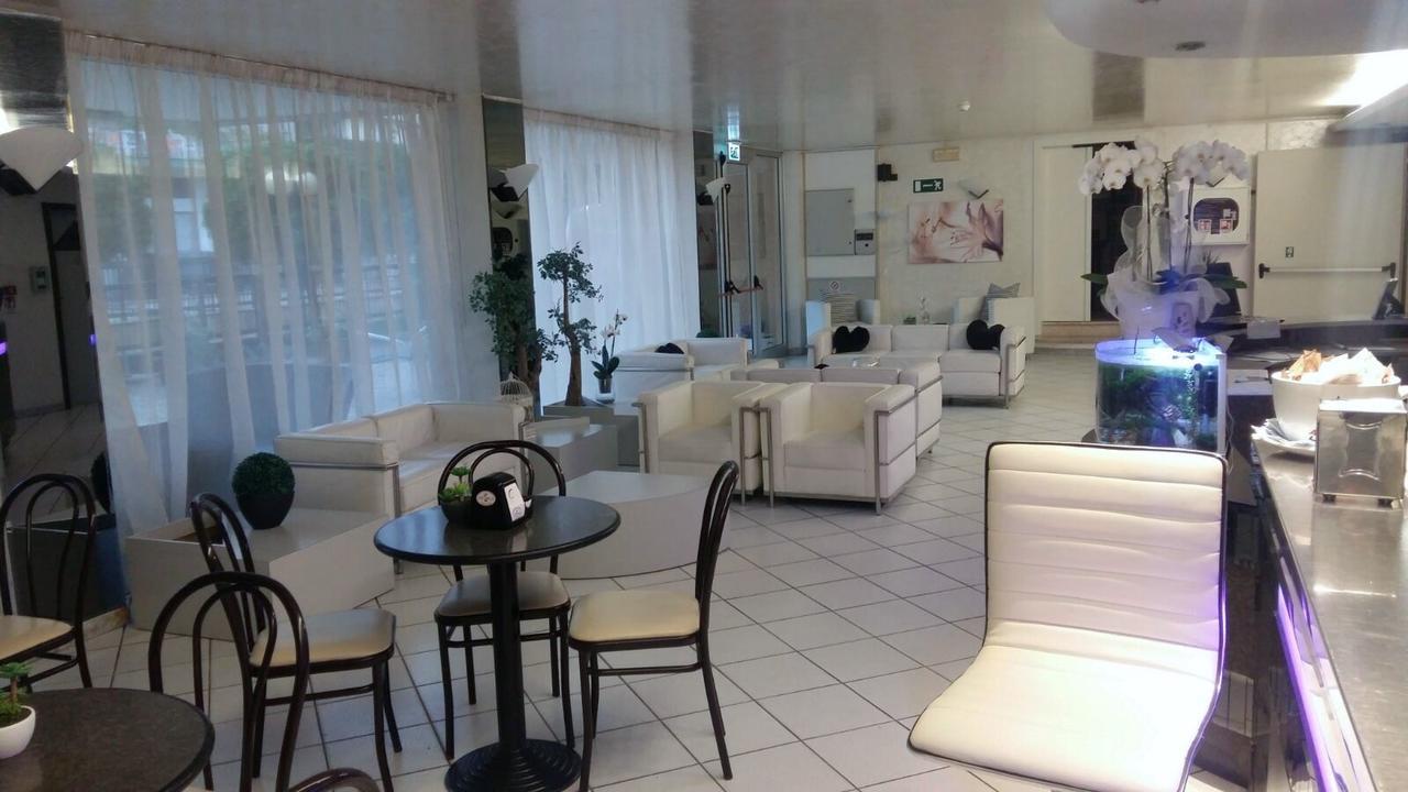 Hotel Magriv Rimini Extérieur photo