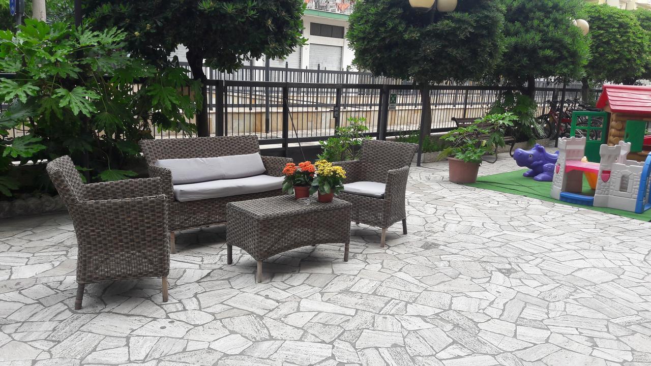 Hotel Magriv Rimini Extérieur photo